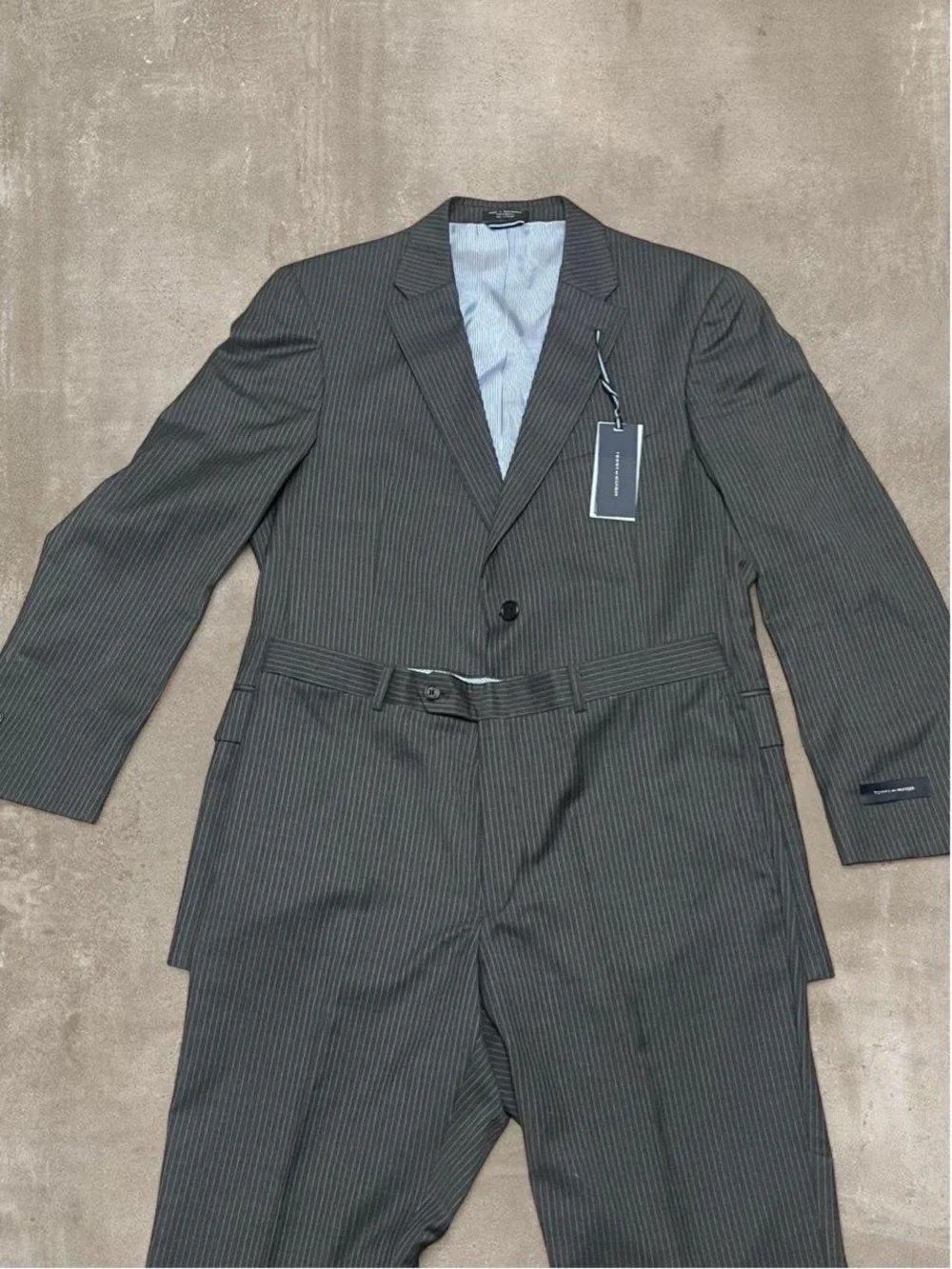 Tommy Hilfiger Men’s Gray Pinstripe Wool Suit 36x32 Blazer Jacket Set NWT
